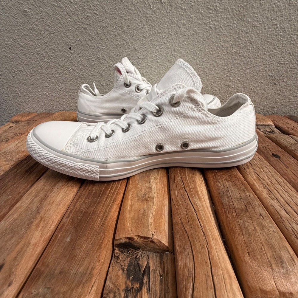 Converse All Star Low Top Size 9 White Geometric Heart Tongue 552590F